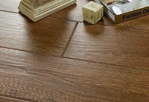 木纹砖|家里不要再铺木地板了,越来越多人装这种地面,省钱漂亮又易清洁