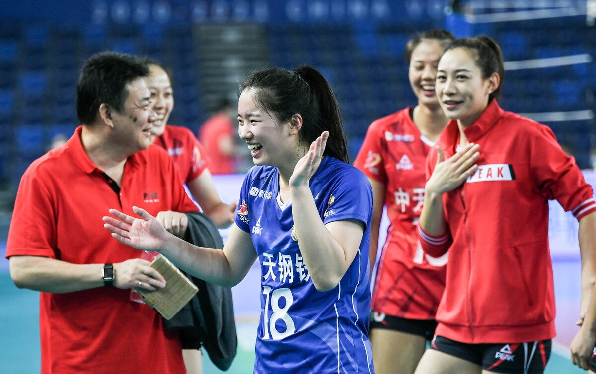 宝博体育- 宝博体育官网- 宝博体育APP下载 BaoBoSports另一面 “叫南哥”的快递员正拯救中国足球 苏超联赛破圈走红_中华网