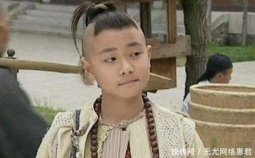 皇帝微服私访,随口说个上联,被9岁乞丐对出,皇帝大喜:状元