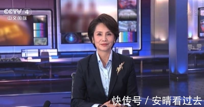 央视主持人徐俐退休后综艺首秀,分享首次带耳环出镜故事