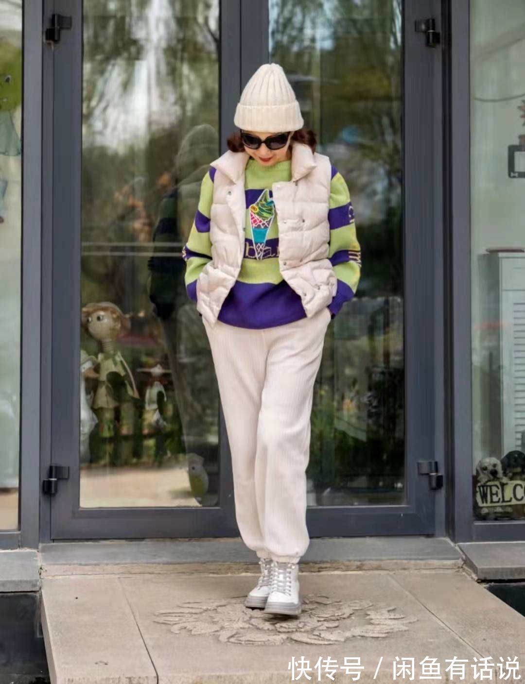 时髦|65岁奶奶用一件“羽绒马甲”,搭出冬天的温暖时髦,阿姨辈照穿美