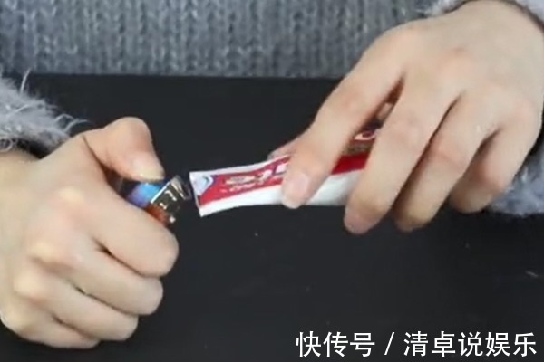 牙膏|用完的牙膏皮别扔了，中间剪1刀烧一烧，10个人9个人都需要！
