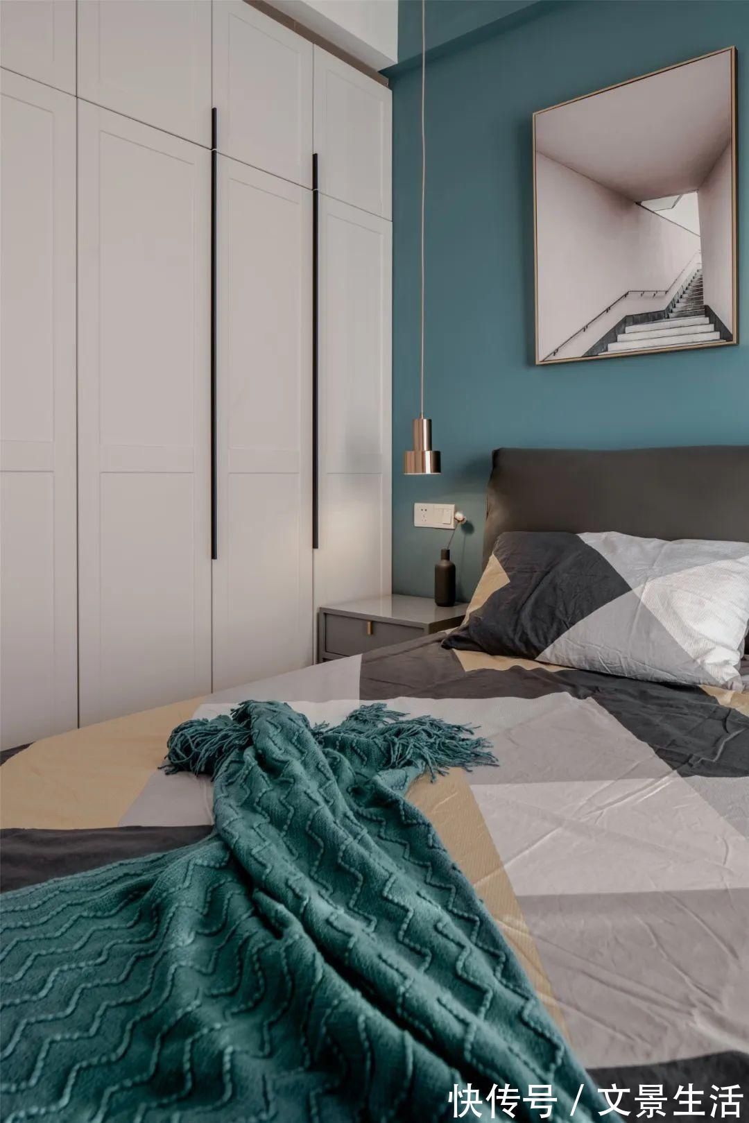 丹青色|89㎡现代简约，蓝色背景墙，搭配简约舒适软装，营造轻松时尚感