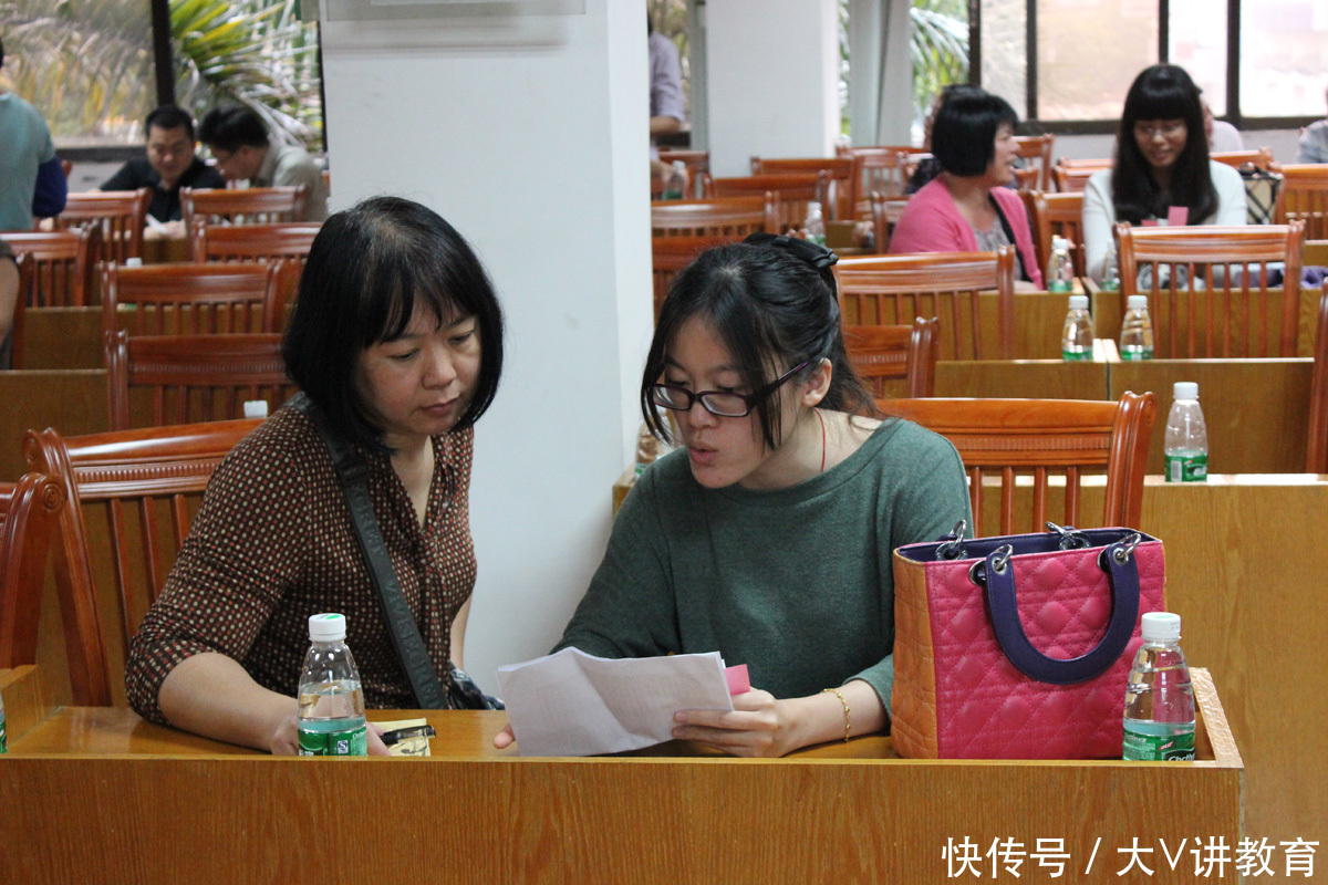 上海大学|高校开设“教授食堂”惹争议，为啥吃个饭，还要把人分成三六九等