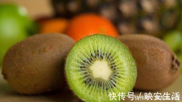 花生瓜子|女人若不差钱，建议少吃花生瓜子，多吃这几种水果，对皮肤有好处