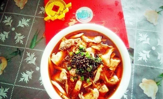 炖鱼时,“两种调料”不能放,否则鱼腥味很大,又难吃