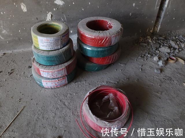 电线|水电走顶,是装修公司的“陷阱”,还是行业标准?听听工头说的话