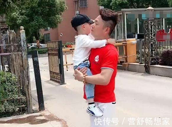 孙子|超时髦姥爷带孙子遛弯火了,网友不让姥姥省心的姥爷