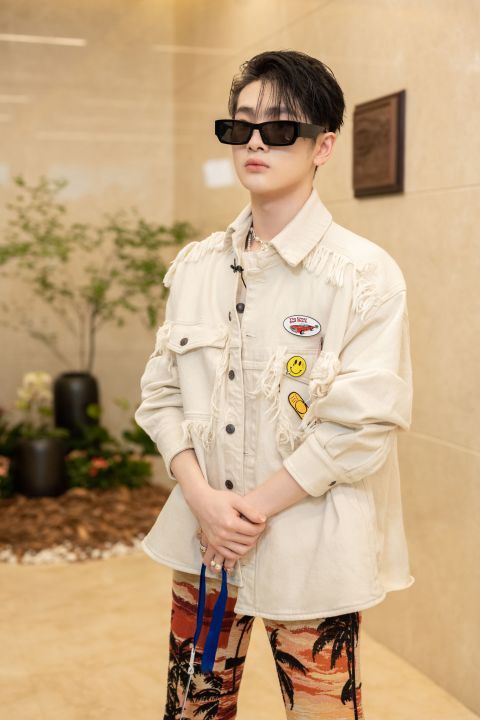 r专访周震南:单飞后上台感觉空空的,被质疑不会影响决心