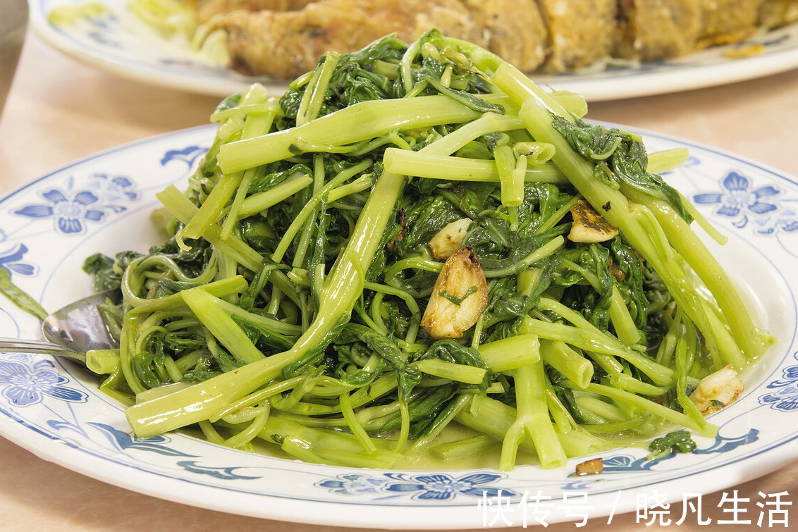 口感|炒空心菜，不可直接下锅炒，多加1步，口感又脆又嫩，颜色不发黑