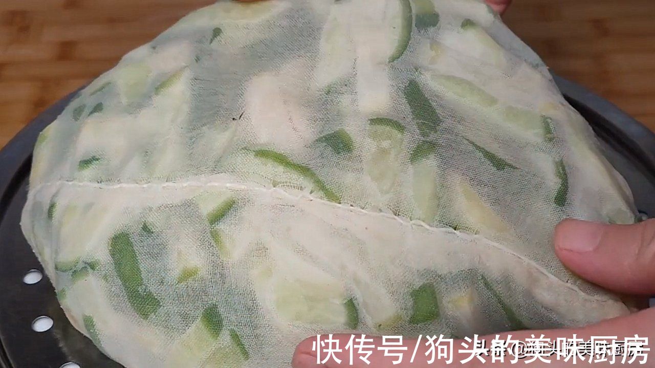 老爸教我的祖传腌萝卜配方，做法简单好储存，又香又脆，太好吃了