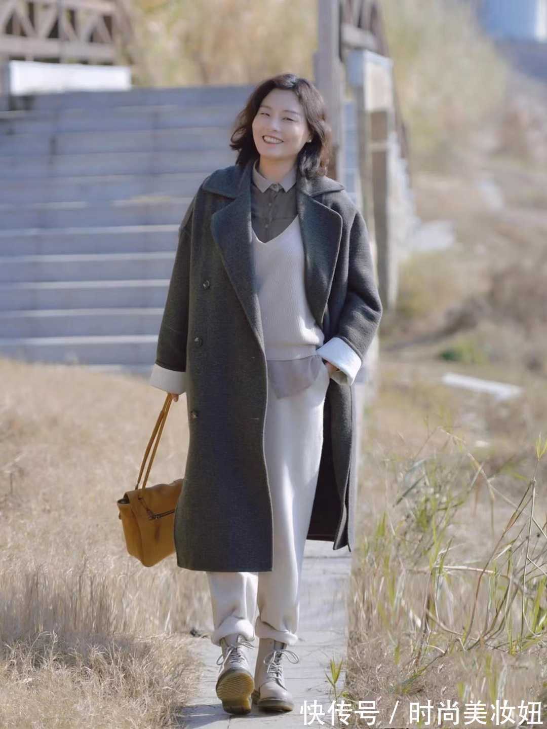 穿搭|40、50岁的女人,建议多穿灰色衣服,简洁高级又能提升气质