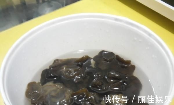 泡椒酱|木耳加一物，金子都不换，常吃排出体内毒素，大肚腩悄悄不见