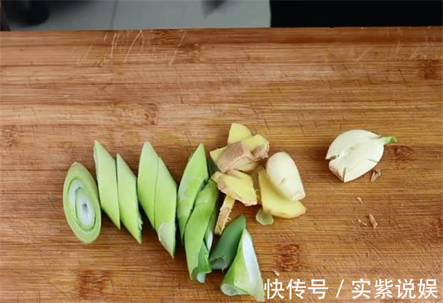 下饭|腌好的荠菜疙瘩教你怎么吃，酱香浓郁，开胃又下饭，做法超简单