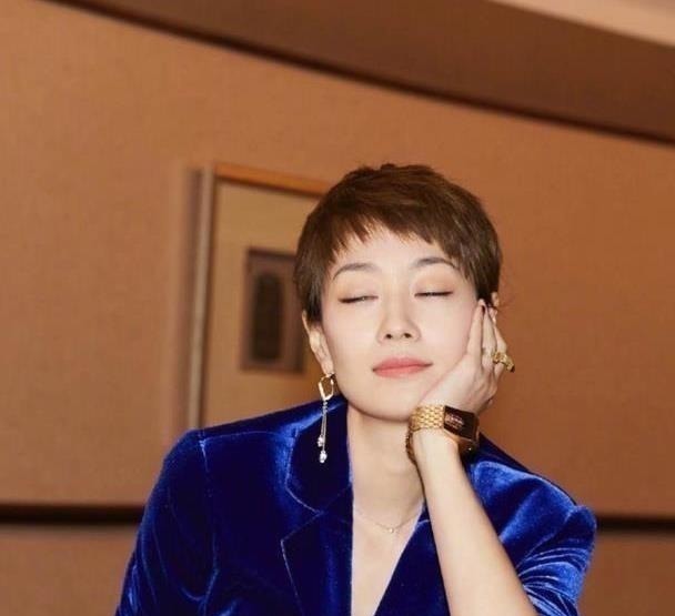 五官 女人脸上有这4个标志,很适合剪“短发”发型,瘦脸又显气质