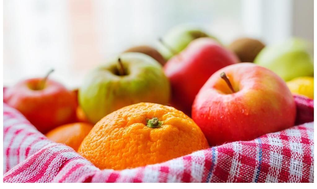 骨密度|55岁大姐半年时间骨密度从-2.3到-2.8，医生：2种水果劝你少吃