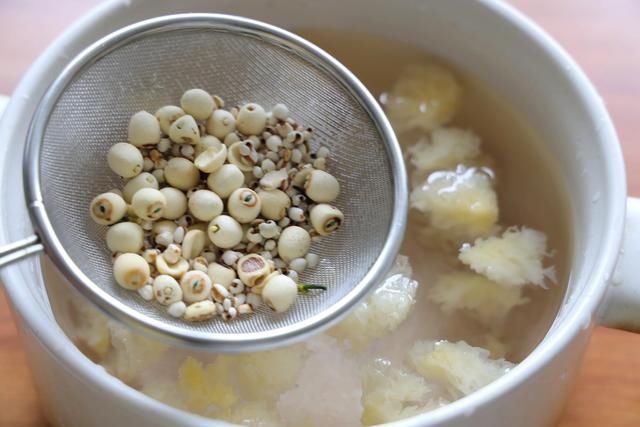 丑耳|防秋燥，这道汤水要多喝，清热下火，丝滑好喝，熬一锅全家都爱喝