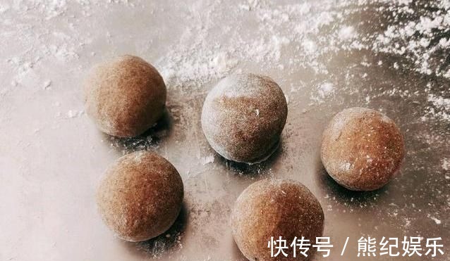 牙口|奶奶拿“它”当主食,83岁眼不花耳不聋,腿脚硬朗,一口气上三楼