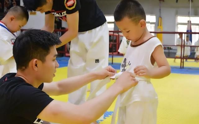 红霞|儿童在4岁前不能接触这2个兴趣班,会影响身体发育,家长要了解