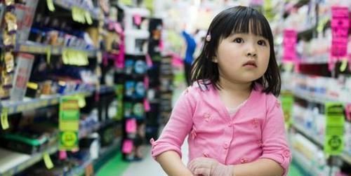 监控|6岁儿子花50元只买了1袋盐,宝妈找上门不满质问,售货员:看监控