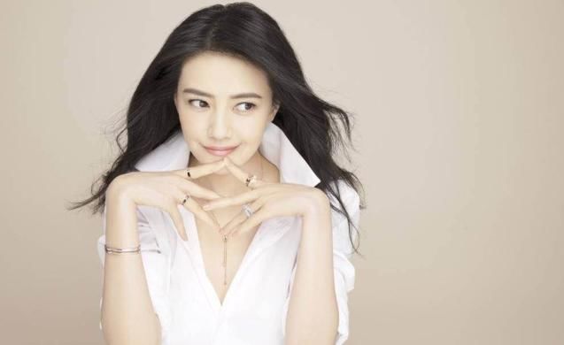 她号称“直男杀手”，出道23年从不参加综艺，网友：一股清流