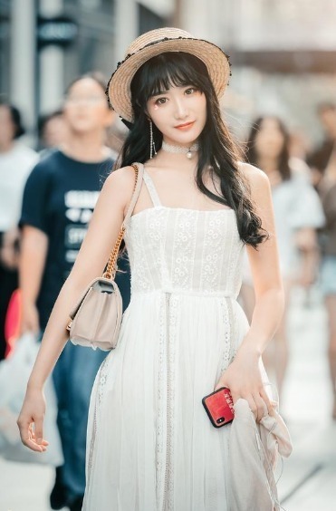 街拍|街拍打底裤小姐姐优雅显瘦有气质，展现青春色彩！