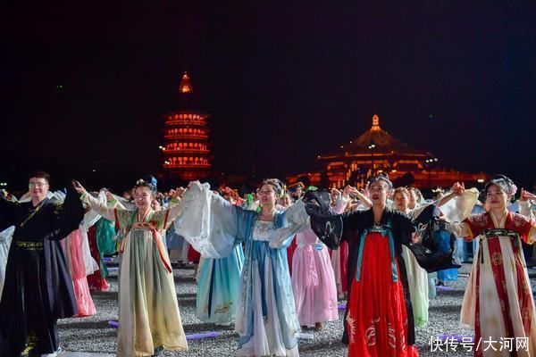 第40届中国洛阳牡丹文化节赏花启动仪式举行