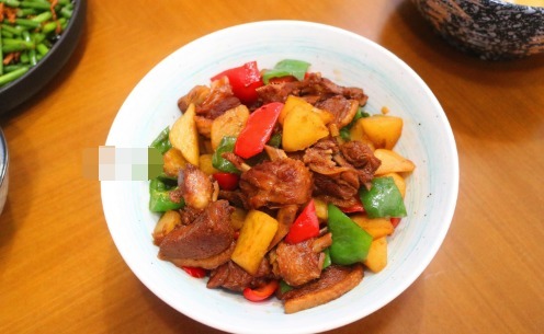 太好了|我家午餐,2个家常菜,朋友说:伙食太好了,想来家蹭饭