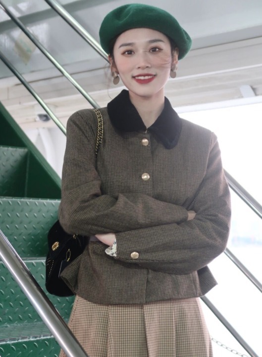 半身裙 日常穿搭没头绪?不妨试试“短外套+半身裙”,显高显瘦又有气质