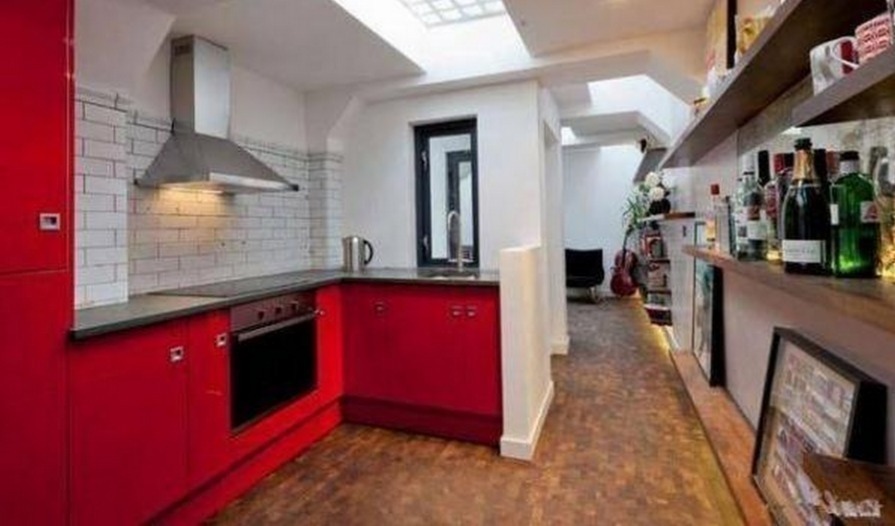 一线城市|买不起房,女子买下公共厕所,动手改装成豪宅,引网友热议