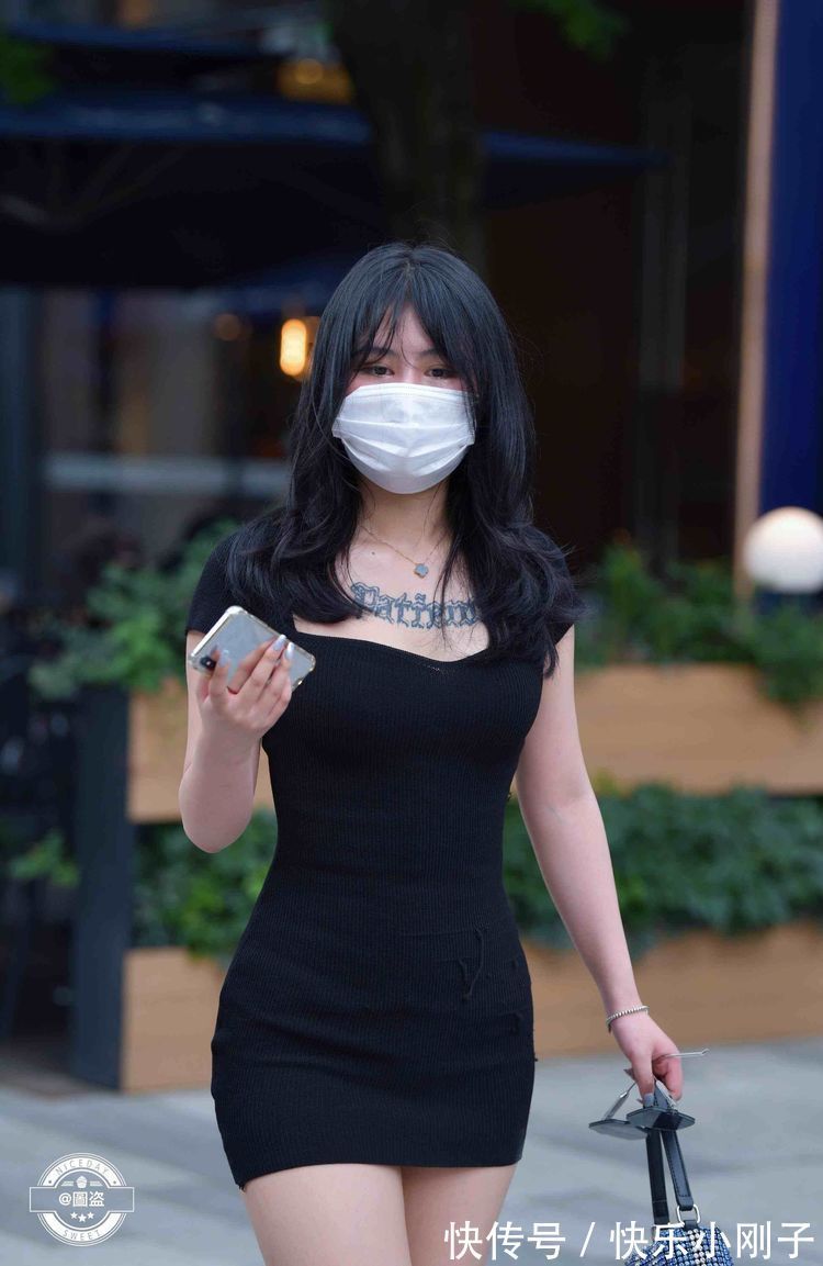 美女 柳腰花态的连衣裙美女,让着装造型远离廉价感,时尚优雅