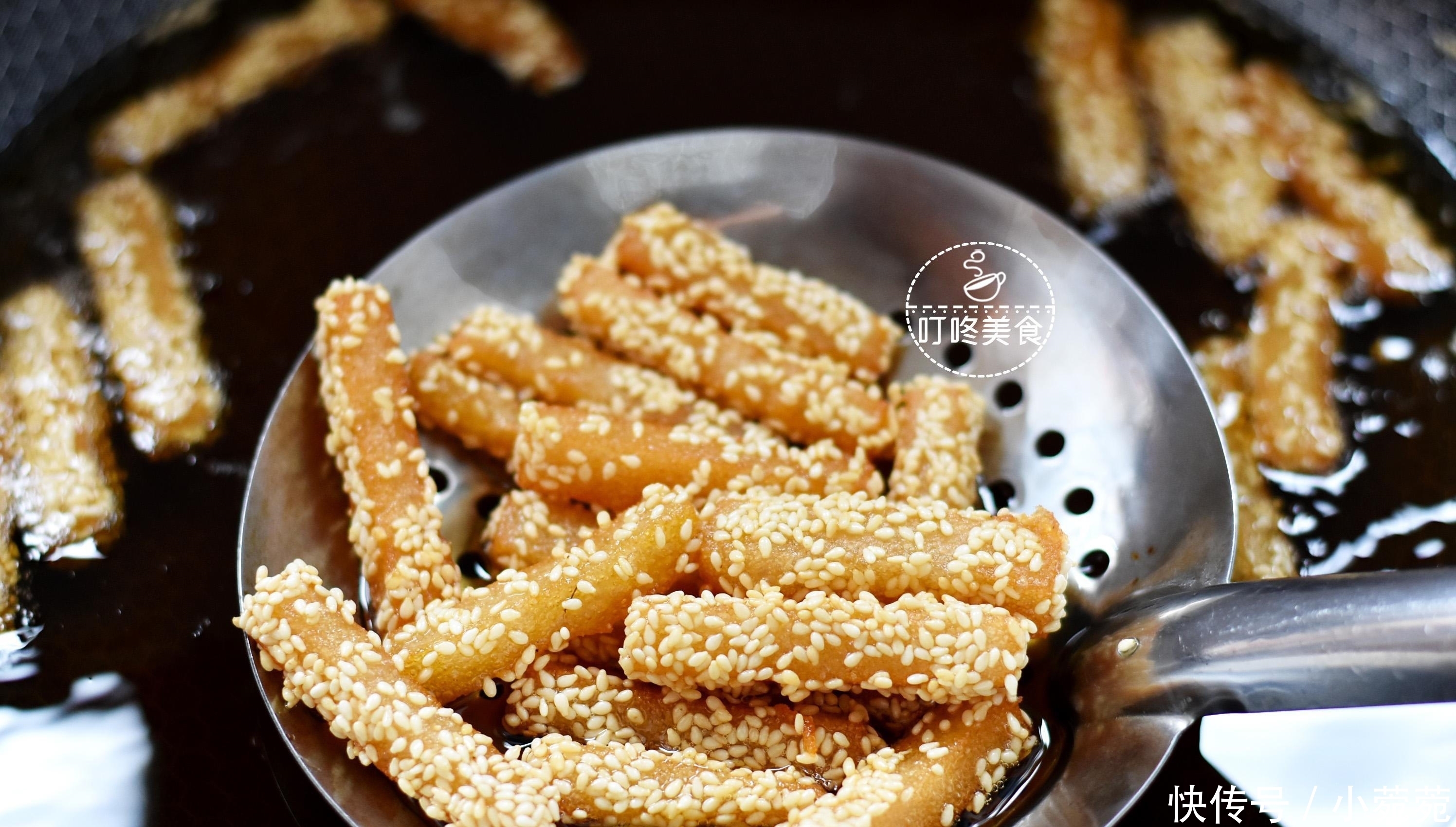 年糕别光炒着吃了,2分钟教你新吃法,又香又糯,全家人抢着吃