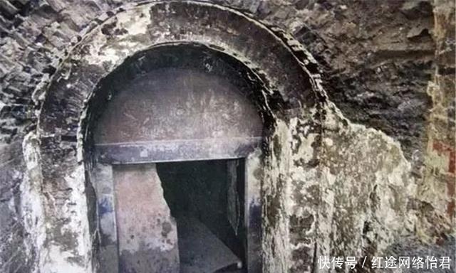 神灵|滕县出土画像石,画中伏羲女娲手捧圆盘,专家:代表汉代的“神”