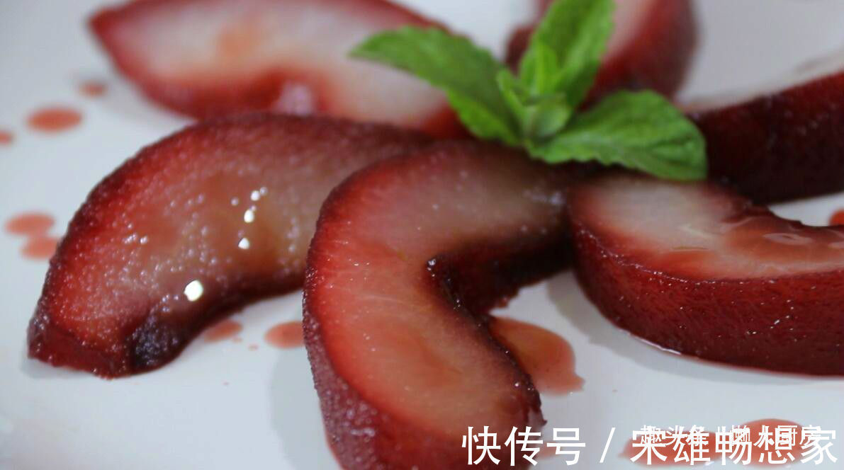 红酒不光炖牛肉好吃，还能煮梨，香气扑鼻，不用怕红酒喝不完了