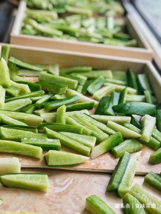 开胃|晒萝卜干的季节到了,香辣开胃小菜,教你在家做,干净卫生无添加