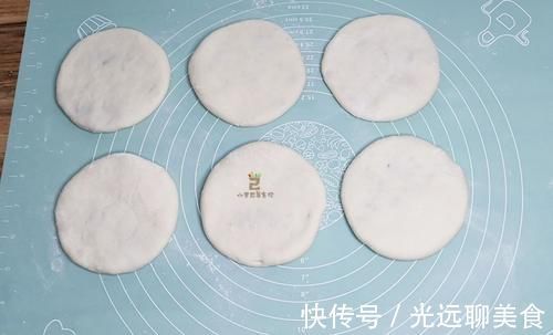 无论烙什么饼,和面时多加一种料,烙出的饼酥脆松软,凉了也不硬