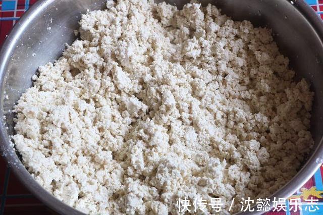 豆腐除了炖和煎，剁碎制成丸子，当主食也可当菜