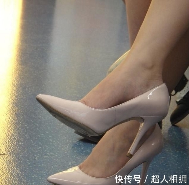 穿高跟鞋的女人，绽放优雅华美之气，让你演绎淡然之美