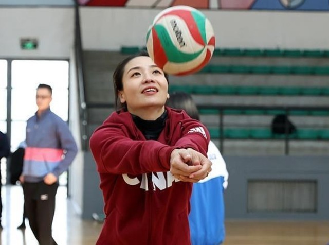 中國女排|女排奧運冠軍曬近照！魏秋月抱兒子笑開花，老公卻因操勞早生白發(fā)