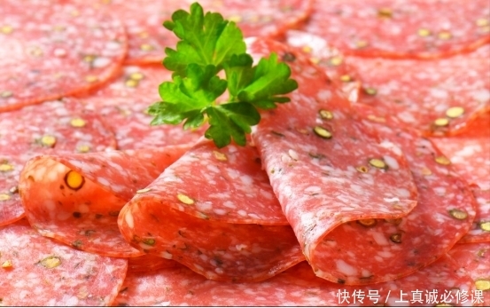 “便秘君”时常来捣乱,这三类食物少吃点,难怪你会排不出黑宿便
