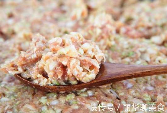 调料|做肉馅时,调料别乱放,谨记3不放,肉馅又鲜又香,咬一口直爆汁
