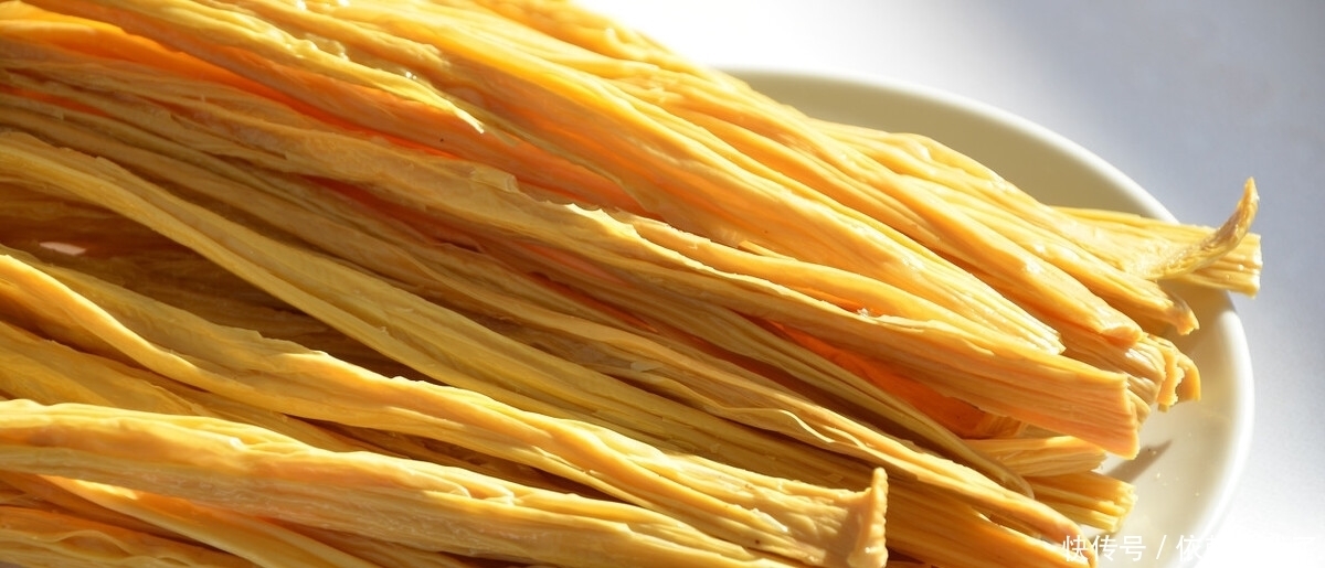 过年泡发腐竹时,不要直接用水泡,牢记3个小技巧,快速不夹生