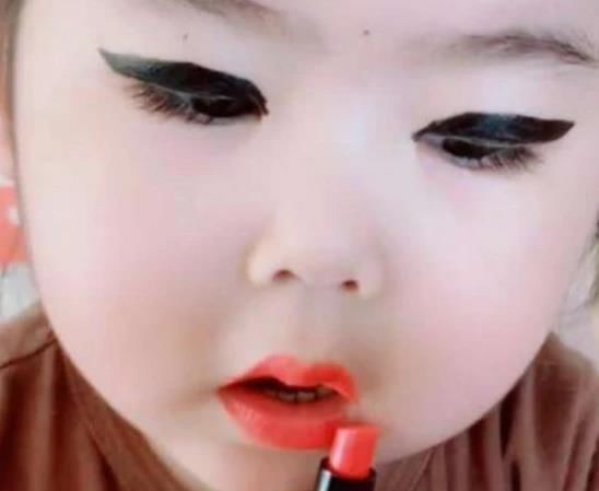 指甲油 学生党最喜欢的“垃圾”化妆品,9块9口红见怪不怪,第3个“贼伤脸”