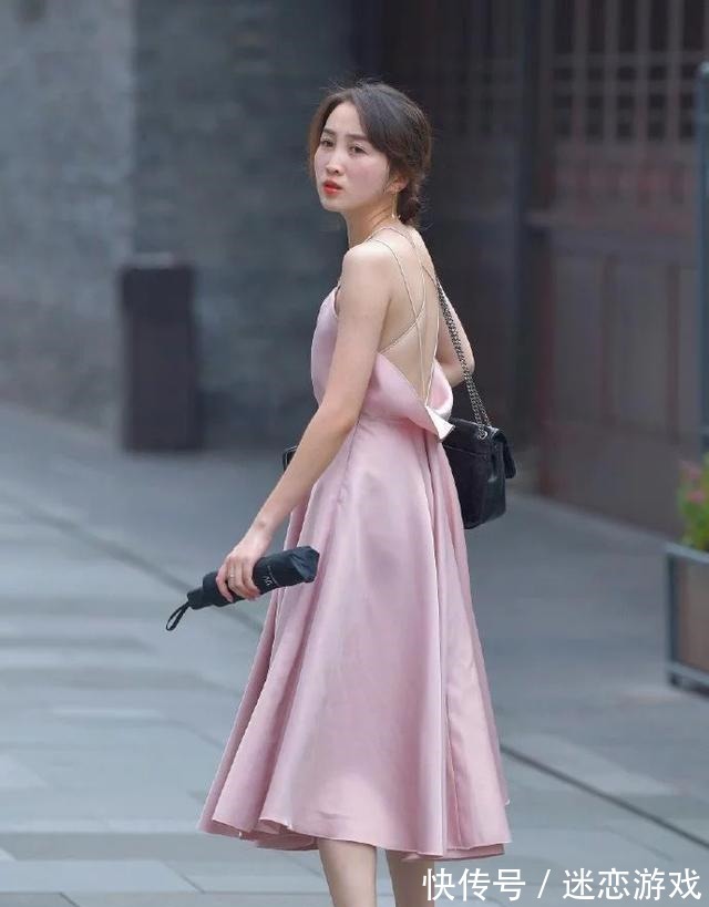 街拍 微风吹来,一种“凌乱”的美,更加迷人!