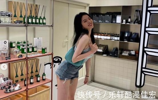 華誼千金王文也官宣當導演,坐監(jiān)視鏡前有風范,與前輩同臺惹爭議