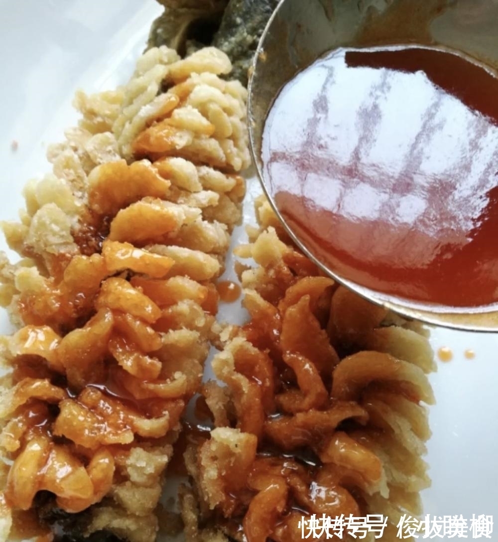 爱吃鱼的都收藏了!下锅一炸就“开花”, 这个做法够我回味好几年