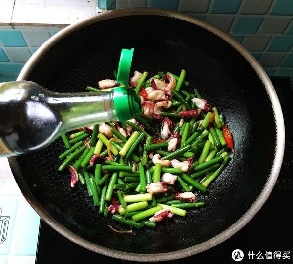 天气转凉,这菜可常吃!温和不辣口,配它炒一炒,鲜嫩好吃又开胃
