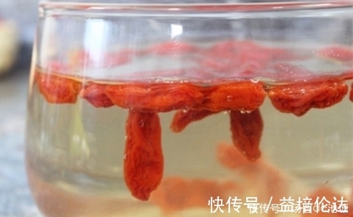 亚硝酸盐|“枸杞”泡水时,大部分人放错了“水”!难怪效果不大,还很浪费