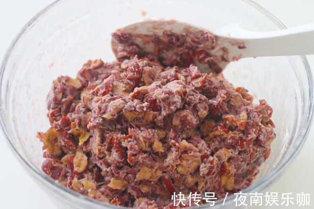 香甜|东北粘豆包的懒人做法,晶莹剔透,软糯香甜,刚出锅就吃了仨