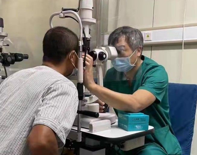 电钻|疼！男子用电钻干活，眼睛突然睁不开了！医生用磁铁吸出一厘米长铁块！